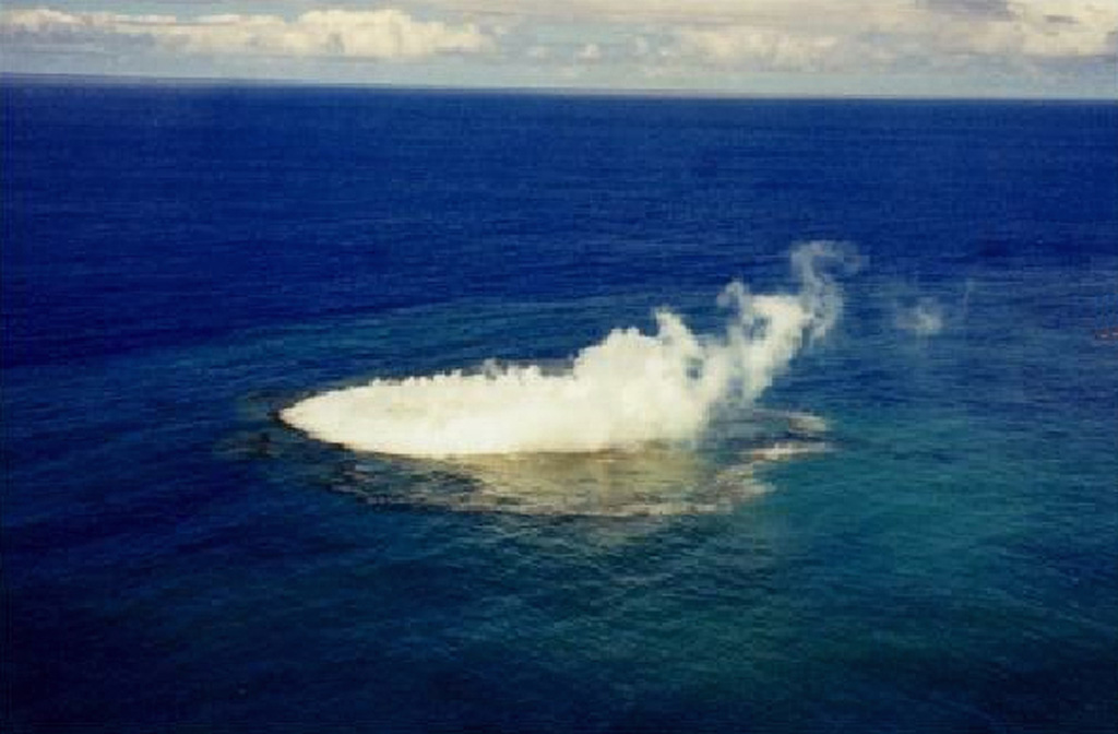 A plume and discolored water from a submarine eruption were observed in January 1999. This unnamed submarine volcano, 35 km NW of the Niu Aunofo lighthouse on Tongatapu Island, was constructed at the southern end of a submarine ridge segment of the Tofua volcanic arc extending NNE to Falcon Island. The first documented eruptions took place in 1911 and 1923. An ephemeral island was formed during this eruption in 1999; prior to this the summit was 13 m beneath the sea surface. Photo by B. Hutchins, 1999 (published in Taylor, 1999).