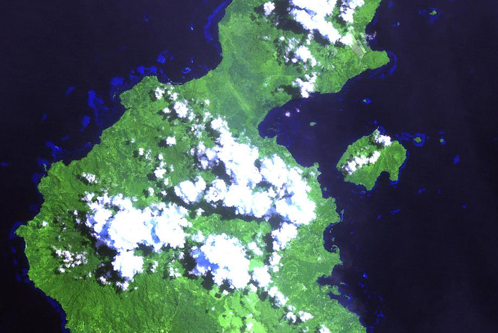 The Garua (Talasea) Harbour volcanic field (upper right center) consists of a group of mostly rhyolitic lava domes and ash cones that ring the harbor on the west and form Garua Island (right center) to the east. Active hot springs ring the shores of Garua Harbour, including a large group of boiling pools, fumaroles, and mudpots located near the Talasea Government Station on the south shore of the bay, directly opposite the western tip of Garua Island. NASA Landsat image, 2000 (courtesy of Hawaii Synergy Project, Univ. of Hawaii Institute of Geophysics & Planetology).