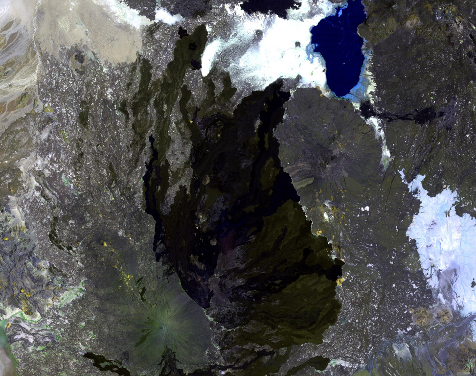 Alayta shield volcano (left-center) covers an area of 2,700 km2 in the western Danakil depression. A series of recent craters is aligned along the NNW-trending axis. The Alayta lava field (center dark area) was erupted from N-S-trending fissures along the E side of the volcano and reaches the W flank of Afderà volcano, immediately S of Lake Guilietti (Lake Afrera) at the upper right-center. NASA Landsat image, 1999 (courtesy of Hawaii Synergy Project, Univ. of Hawaii Institute of Geophysics & Planetology).