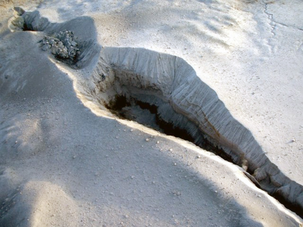 An explosive eruption on 26 September 2005, the first in historical time from Dabbahu, took place from a 500-m-long, N-S-trending fissure vent in the Da'Ure area on the NE flank of the Dabbahu massif. A small 30-m-wide dome (upper left) formed at the N end of the fissure. The eruption prompted the evacuation of 6,384 people from the settlements of Boyna and Debawo. Photo by Asfawossen Asrat, 2005 (Addis Ababa University).