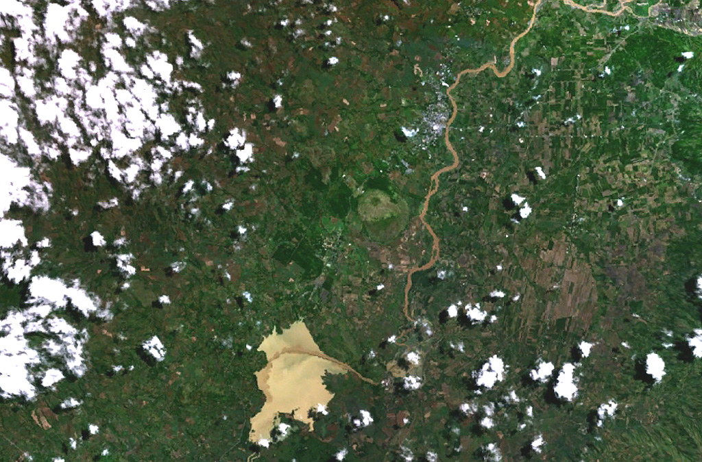 The small, circular light-green area just left of the river in this NASA Landsat image (with north to the top) is Musuan volcano. This andesitic-to-dacitic lava dome and tuff cone, also known as Calayo, rises more than 600 m above flat farmland in the province of Bukidnon in central Mindanao Island in the southern Philippines. NASA Landsat 7 image (worldwind.arc.nasa.gov)