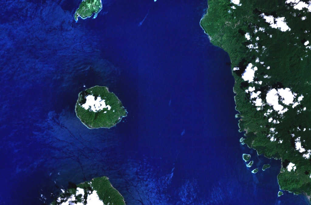 Clouds cap the top of the 5-km-wide island of Moti (left-center), also known as Motir.  This island is located north of Makian (bottom-left) and south of Mare (top-left) in this NASA Landsat image.  Moti lies along a N-S-trending chain of islands off the western coast of Halmahera Island (right).  The truncated, conical island of Moti is surrounded by coral reefs, and contains a crater on its SSW side.     NASA Landsat 7 image (worldwind.arc.nasa.gov)