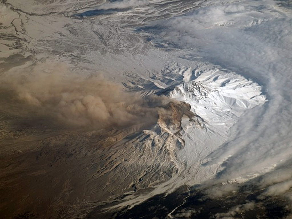 An ash plume from Sheveluch was photographed by NASA astronauts aboard the International Space Station (ISS) around 21 March 2007. Dome growth had recommenced in 1999 and resulted in ash plumes, avalanches, and occasional block-and-ash flows. NASA International Space Station image ISS014-E-17165, 2007 (http://eol.jsc.nasa.gov/).
