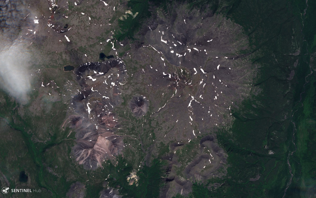 Maly Payalpan has a northern and southern peak, visible in this 27 July 2019 Sentinel-2 satellite image (N is at the top). The complex covers an area of 65 km2 and contains obsidian lava flows. This image is approximately 14 km across. Satellite image courtesy of Copernicus Sentinel Data, 2019.
