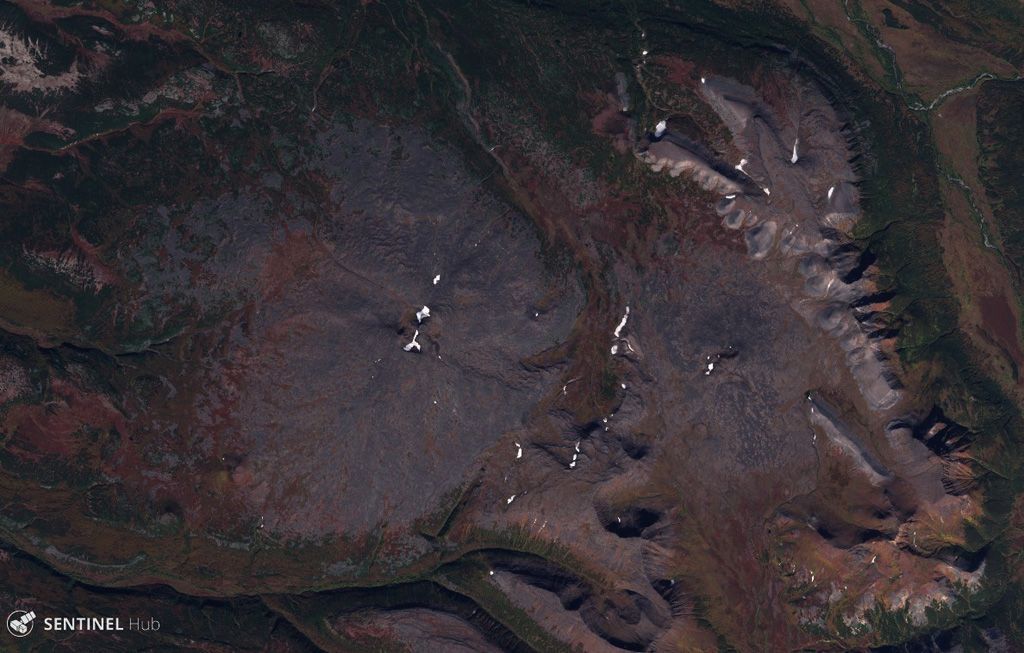 The two edifices in this 18 September 2019 Sentinel-2 image (N is at the top) are Voyampolsky (right) and Kakhtana, both of the Voyampolsky complex, one of the northernmost volcanoes of Kamchatka. This image is approximately 22 km across. Satellite image courtesy of Copernicus Sentinel Data, 2019.