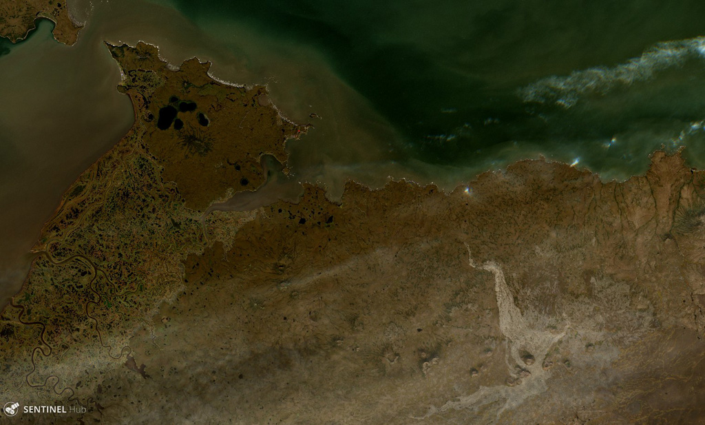 The St. Michael volcanic field consists of more than 55 cones and craters across Stuart Island (upper left) and the peninsula in the center of this  18 August 2020 Sentinel-2 satellite image (N is at the top; this image is approximately 40 km across). The field covers more than 3,000 km2. The Stuart Hill cone is visible in the eastern side of Stuart island, and St. Michael Mountain is in the center of the peninsula area. Satellite image courtesy of Copernicus Sentinel Data, 2019.