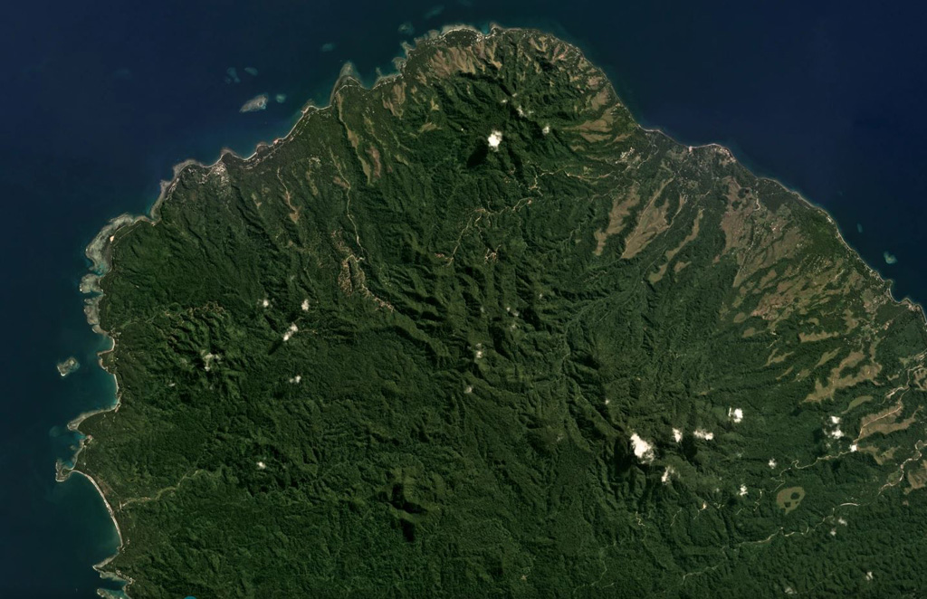 The Gallego Volcanic Field covers around 800 km2 on NW Guadalcanal Island, and 30 km2 on Savo to the N, with the former area shown in this June 2018 Planet Labs satellite image monthly mosaic (N is at the top; this image is approximately 27 km across). This image contains many eroded edifices, including Komambulu along the western shore (about halfway up the image). The Esperance volcanic center is at the northern end, and the Gallego volcanic ridge is to the SE. Satellite image courtesy of Planet Labs Inc., 2018 (https://www.planet.com/).