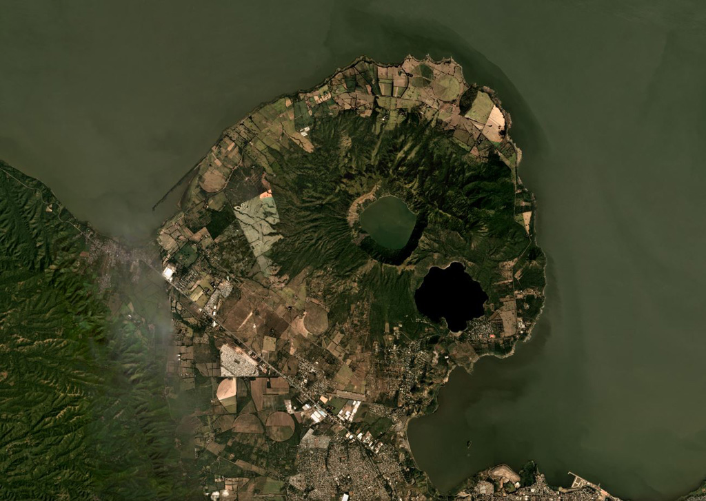 The Apoyeque caldera to the left and the Xiloá Maar to the right are part of the Apoyeque volcanic complex shown in this December 2019 Planet Labs satellite image monthly mosaic (N is at the top; this image is approximately 27 km across). Apoyeque is one of 11 features within the Chiltepe Volcanic Complex at the northern end of the Nejapa Volcanic Field. The ridge to the ENE of the caldera is composed of cones, domes, and lava flows, and Cerro Talpetate is south of the maar. Satellite image courtesy of Planet Labs Inc., 2019 (https://www.planet.com/).