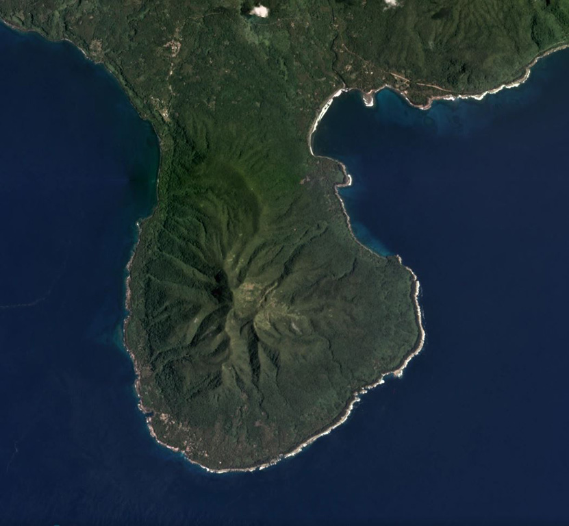 The 5-km-wide southern peninsula of Vanua Lava Island, Vanuatu, is seen in this 2018 Planet Labs satellite image monthly mosaic (N is at the top). The Pleistocene Ngere Kwon volcano formed this area, which has since been deeply eroded. Satellite image courtesy of Planet Labs Inc., 2018 (https://www.planet.com/).