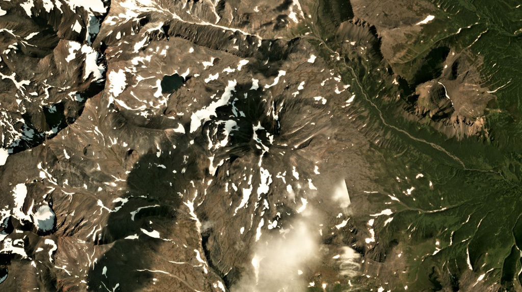 Uka volcano is in the center of this August 2019 Planet Labs satellite image monthly mosaic (N is at the top; this image is approximately 14 km across). It is located E of Alngey volcano in the Sredinny Range, Kamchatka. Satellite image courtesy of Planet Labs Inc., 2019 (https://www.planet.com/).