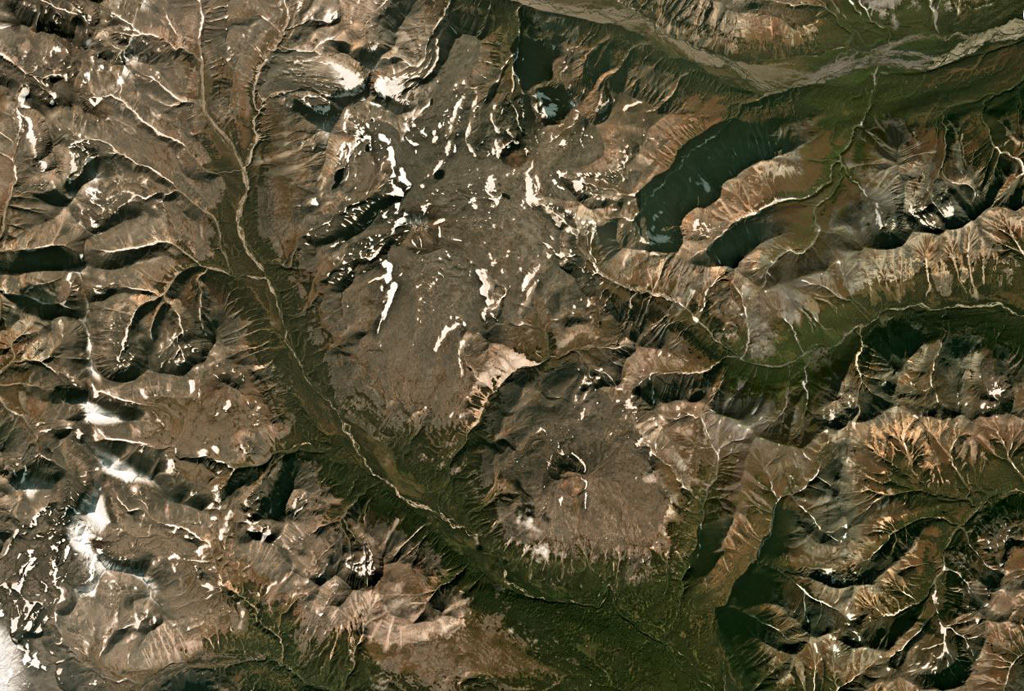 The Iettunup complex is comprised of two main edifices, Lamutsky just below the center of this image, and Iettunup to its NW, both shown in this September 2019 Planet Labs satellite image monthly mosaic (N is at the top; this image is approximately 24 km across). Satellite image courtesy of Planet Labs Inc., 2019 (https://www.planet.com/).