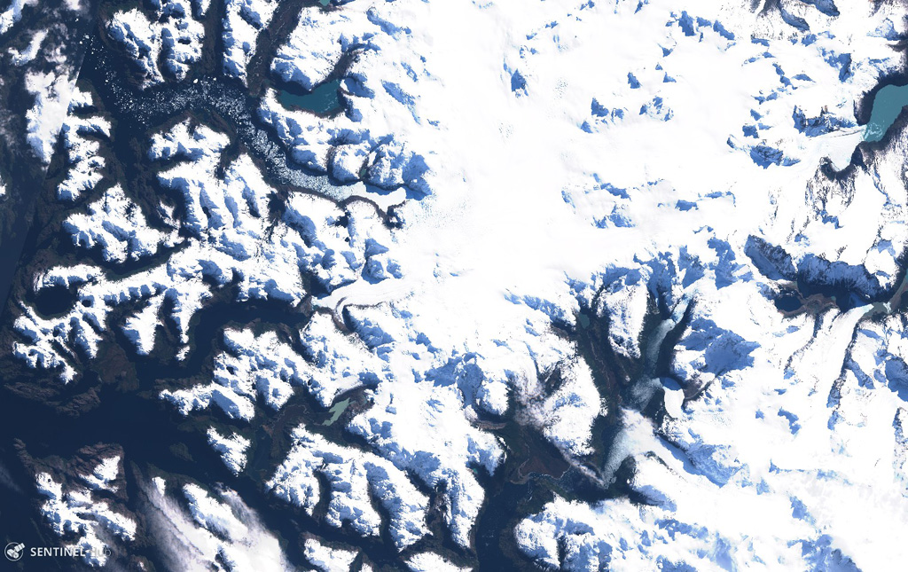 Aguilera is located in the southernmost Chilean Andes, within the area shown in this 8 September 2019 Sentinel-2 satellite image (N is at the top; this image is approximately 60 km across). Satellite image courtesy of Copernicus Sentinel Data, 2019.