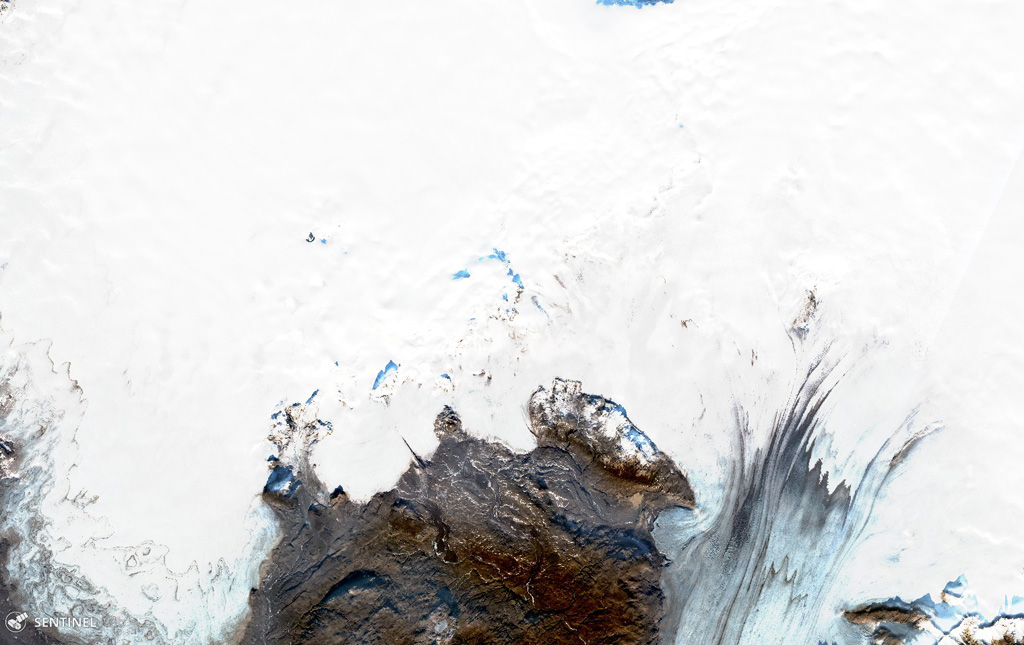 Þórðarhyrna (Thordarhyrna) is below the Vatnajökull glacier with the ice between 100-600 m thick, shown in this 29 October 2019 Sentinel-2 satellite image (N is at the top; this image is approximately 52 km across). The edifice is 15 km in diameter and is part of the Grímsvötn volcanic system. Cauldrons that have formed within the ice above indicate geothermal activity. Satellite image courtesy of Copernicus Sentinel Data, 2019.